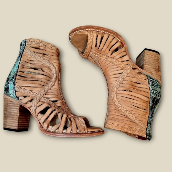 Freebird by Steven Shoes - NWOT Freebird by Steven Bela Heel Booties Taupe Turquoise Snake Skin Size 9